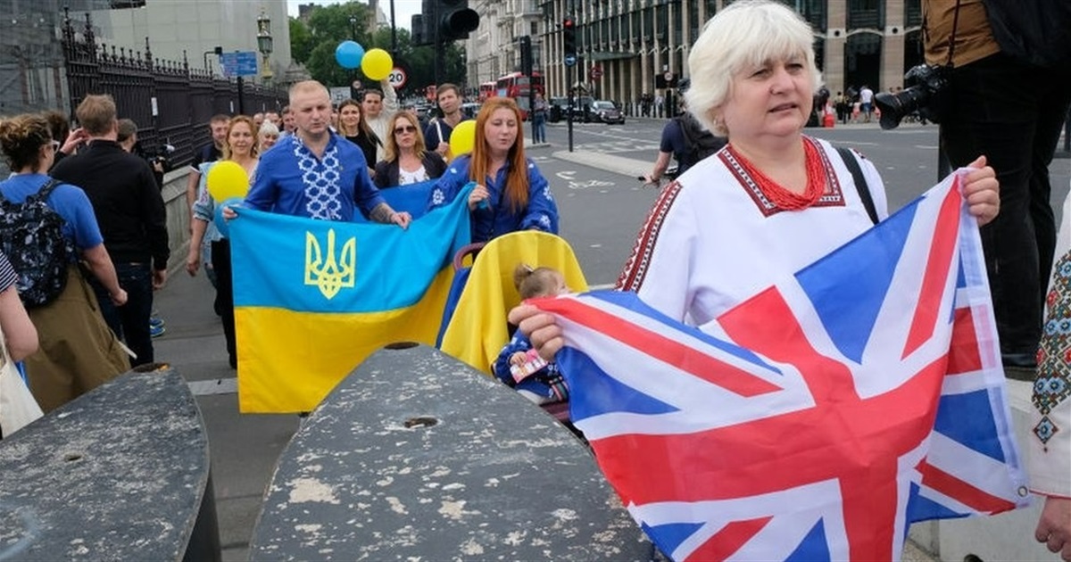 Українським біженцям у Британії доведеться повернутися додому після війни. Що про це відомо