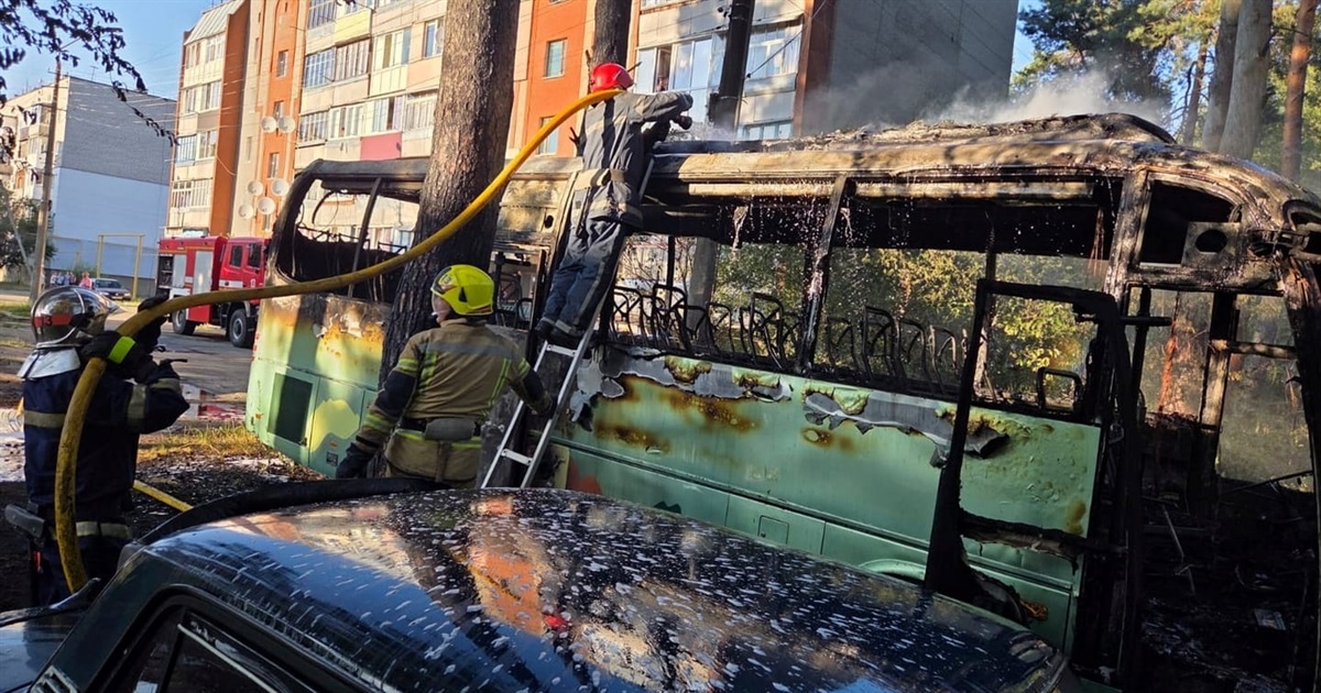 Через дитячі пустощі з вогнем на Житомирщині згорів автобус