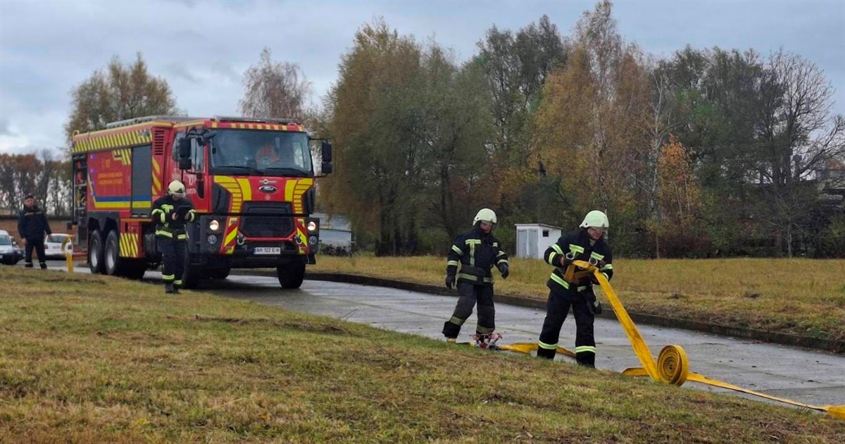 У Звягелі провели навчання з цивільного захисту: евакуація, пожежогасіння та перша допомога