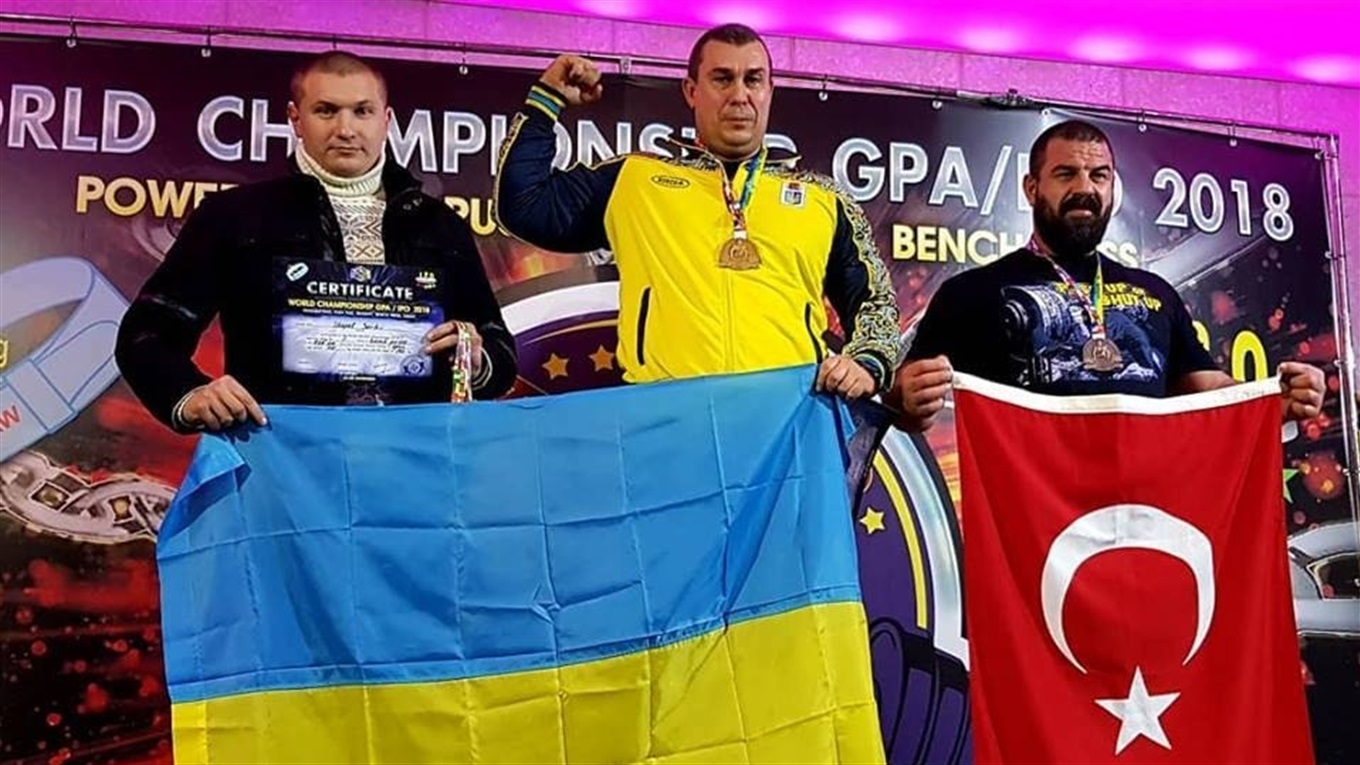Профессиональный спасатель из Мелитополя завоевал два «золота» на чемпионате мира по пауэрлифтингу