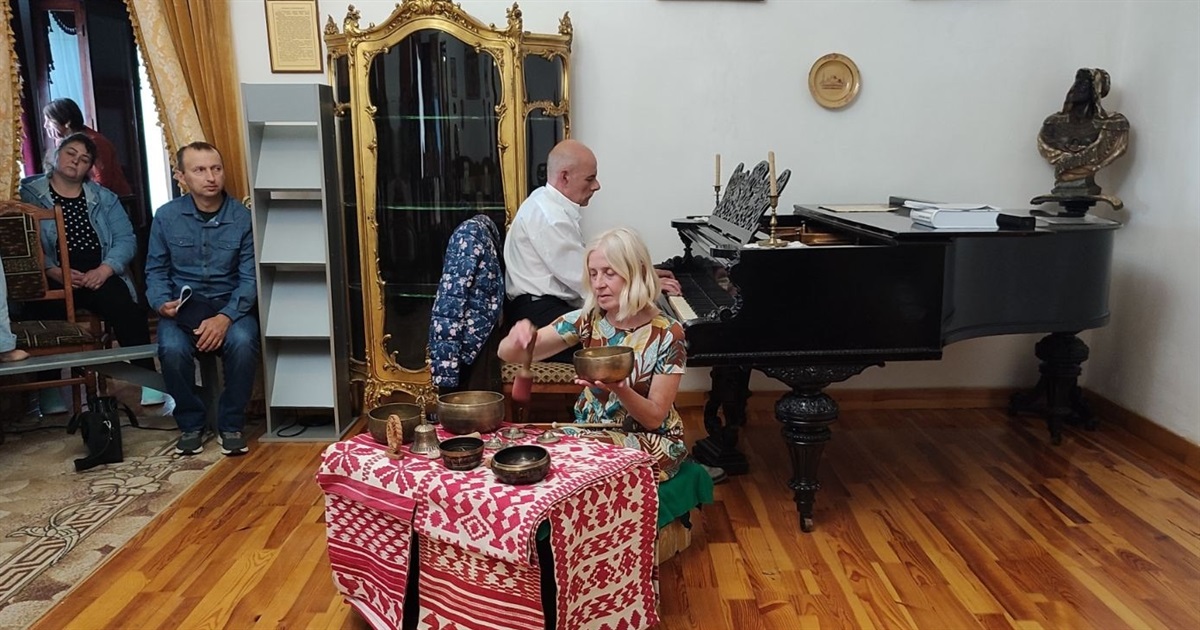 Фортепіано та співаючі чаші: у Переяславі відбувся камерно-інструментальний концерт