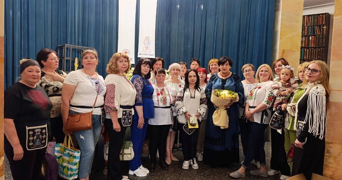 Фотоісторія про жінок із гідністю: на столичному заході до Дня матері побувала делегація переяславок