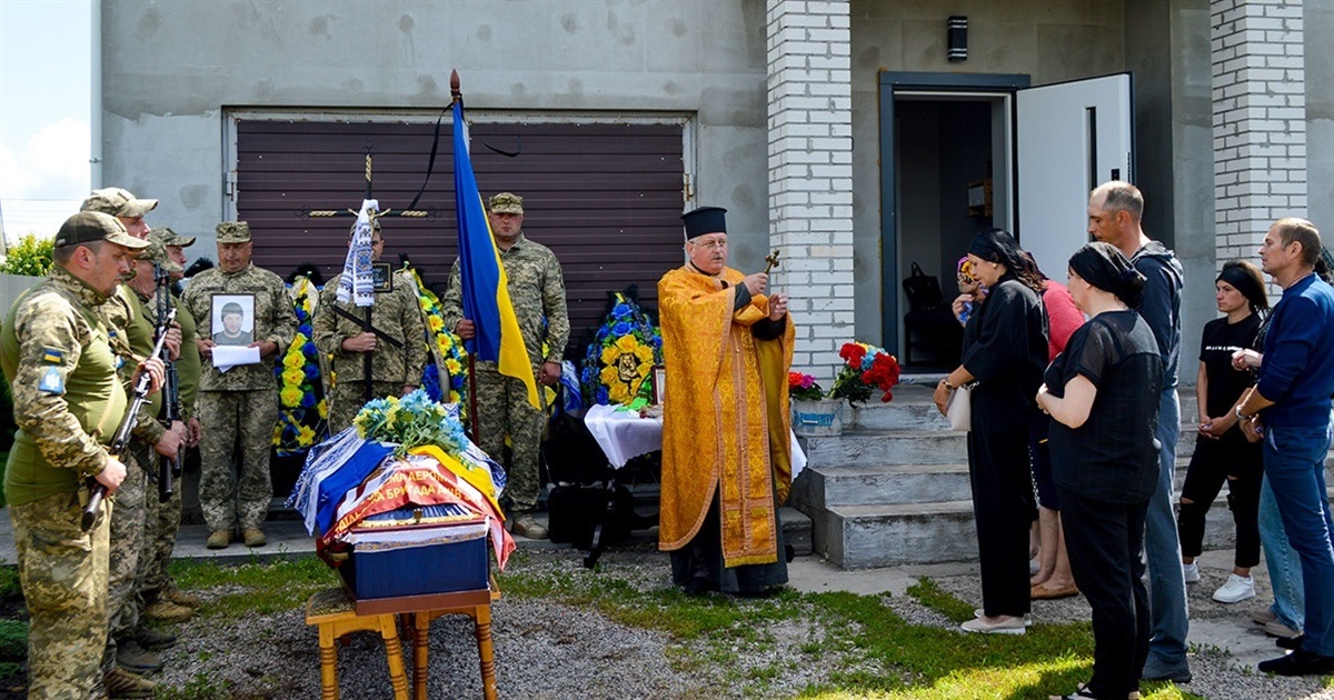 Був першим там, де було найважче - в Кагарлику провели в останню дорогу воїна Ігоря Слизченка