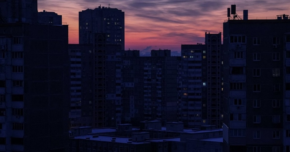 В Україні не скасовуватимуть комендантську годину, але можуть переглянути, не для всіх. Що відомо