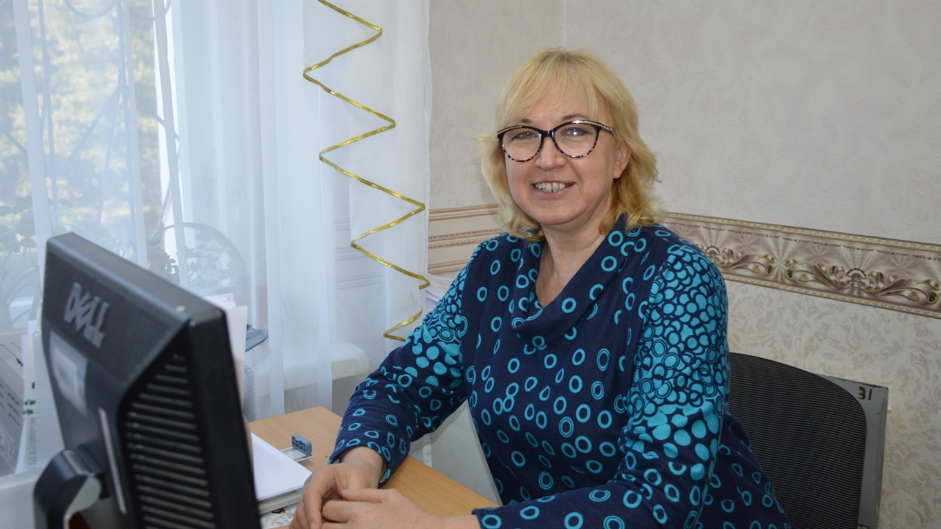 Сватівська хранителька людських доль розповіла, як іноді кільце від гранати може служити обручкою