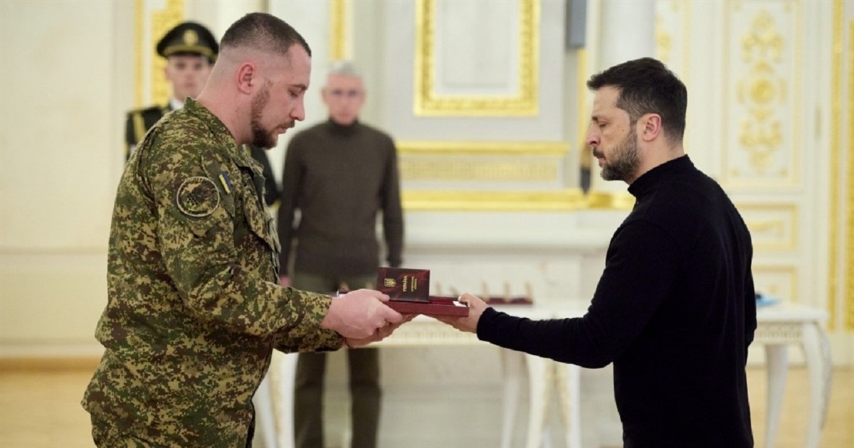 Президент України вручив нагороду командирові бригади "Червона Калина"