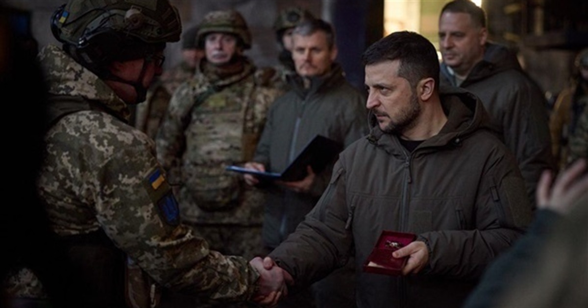 Зеленський відвідав Бахмут, Україна – краща країна року та 10 тисяч "старлінків": хроніка 20 грудня