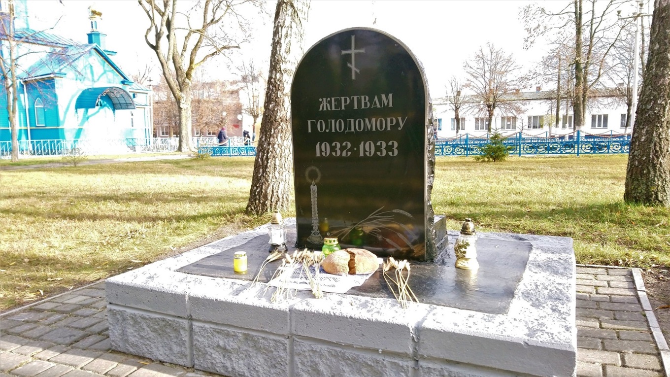 Свічка пам'яті: у Володимирці вшанували жертв голодоморів