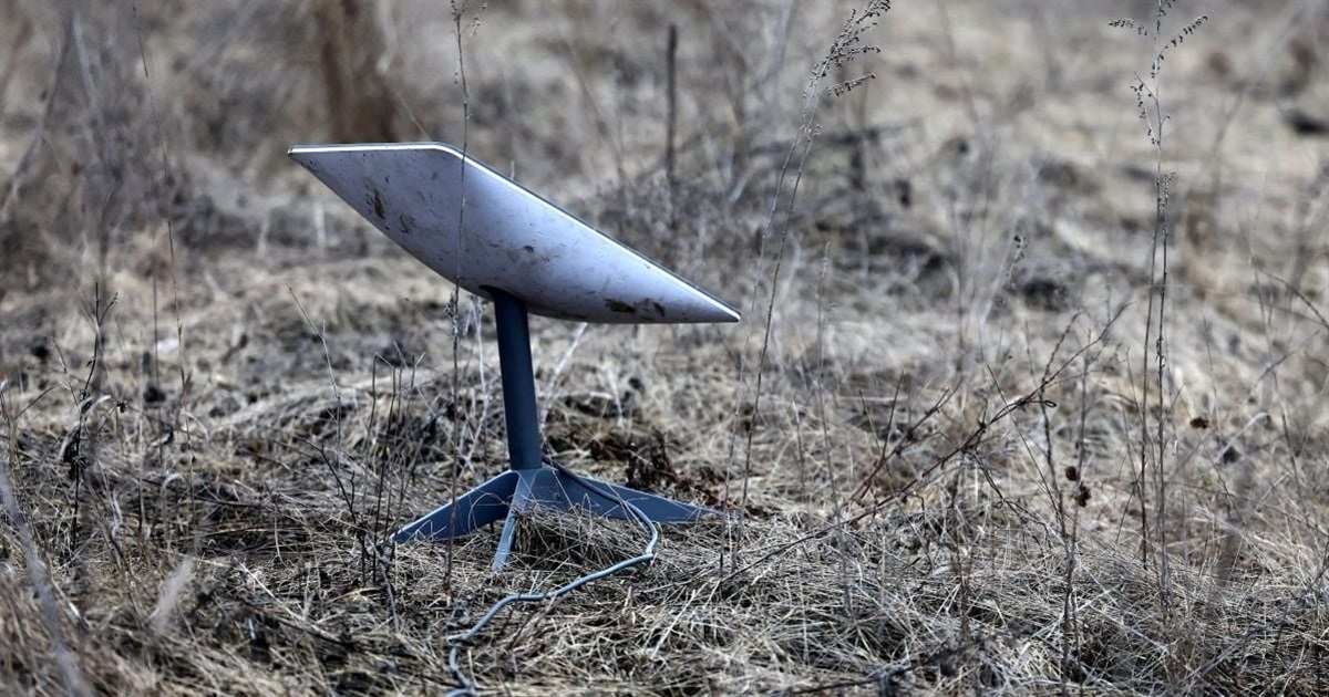 Росіяни погрожують родинам полонених українців і вимагають реєструвати Starlink. Що відомо
