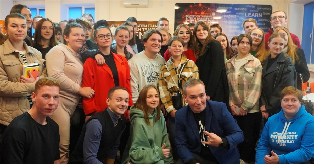 Анатолій Анатоліч поспілкувався з молоддю Переяслава і дав поради, як бути "невтраченим поколінням"
