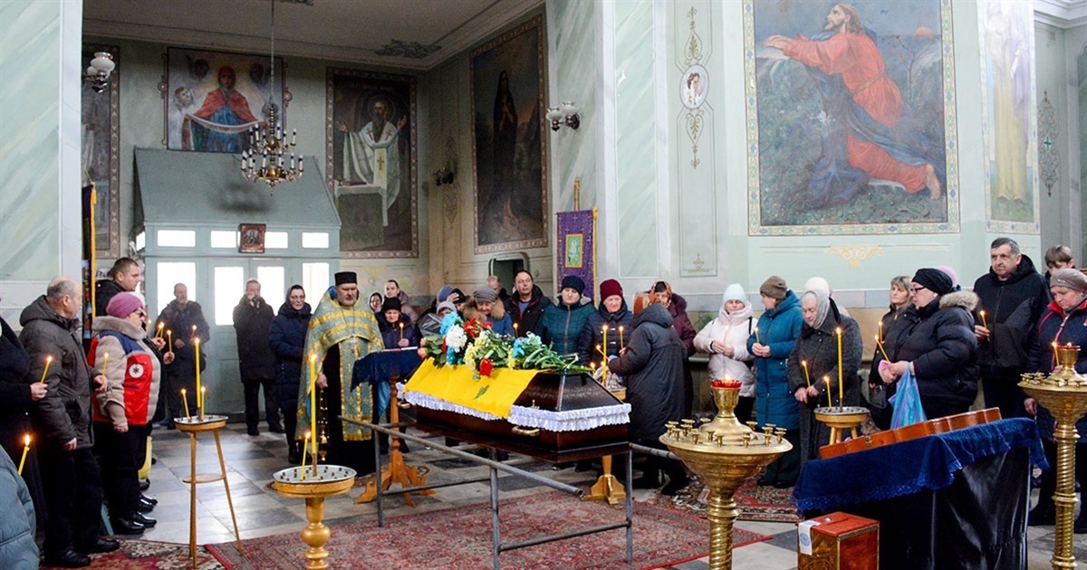 Знав ціну миру та бився за Україну - у Слободі провели в останню дорогу воїна Юрія Іщенка