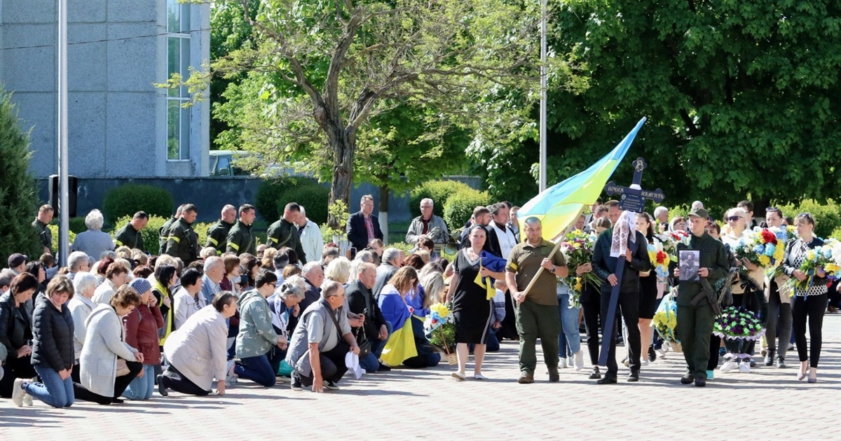 Він віддав своє життя за Україну: Нетішин провів в останню путь Героя Олександра Саєцького