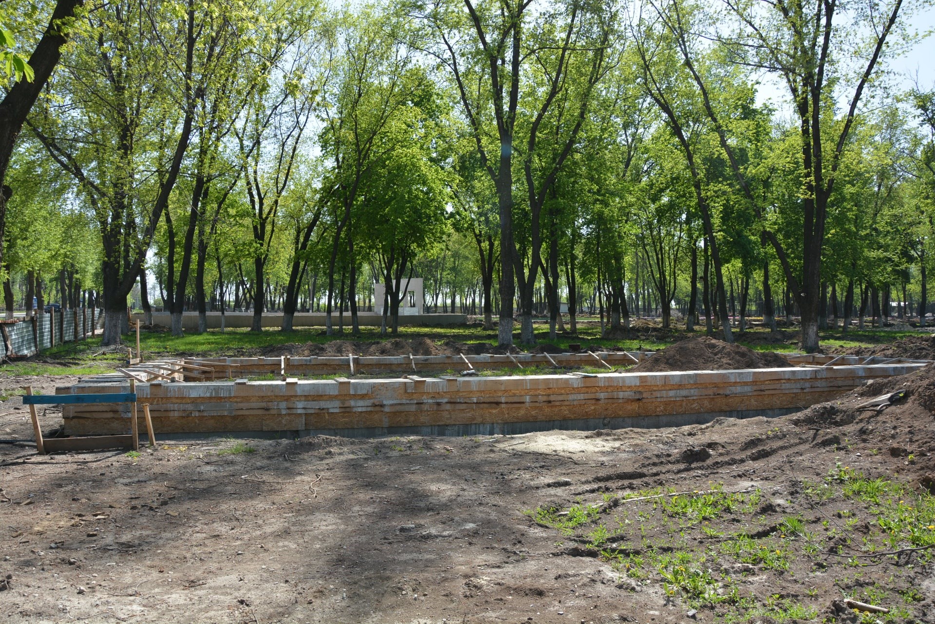 Фундамент на місці кафе «Волна»: чи законне будівництво?