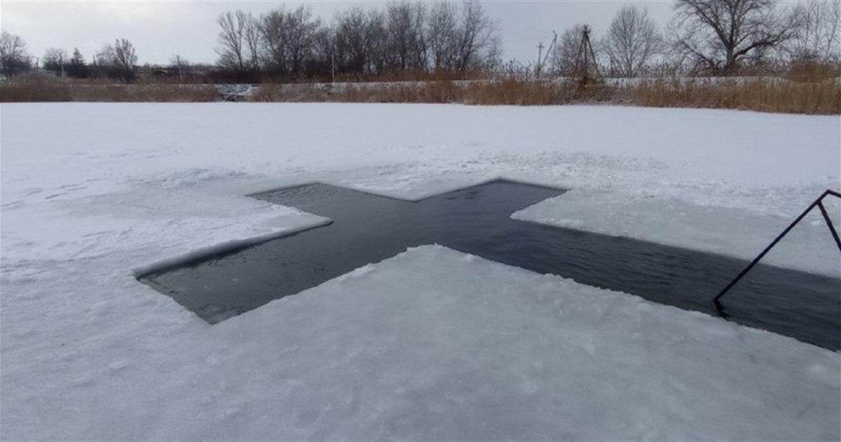Фото дня: як лозівчани відзначили Водохреща 2022