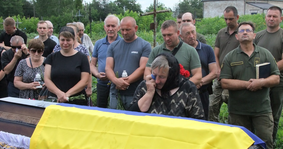 У селі Ліщинка Кагарлицької громади прощалися з воїном Іваном Лозинським, який загинув на Донеччині