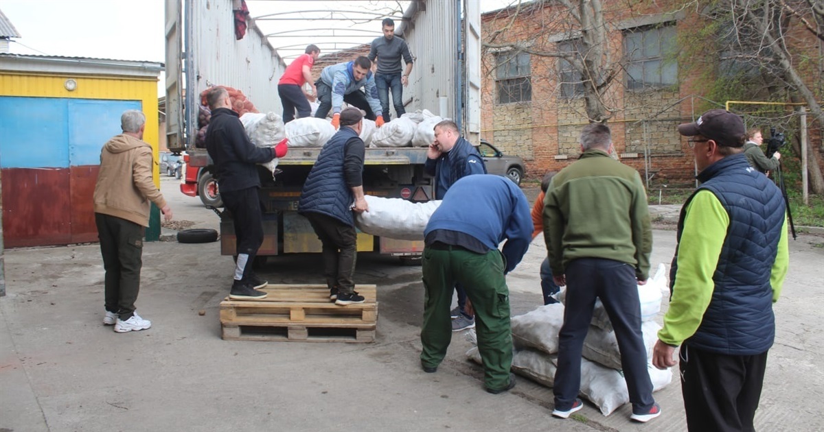 Завантажили і поїхали. Як городоччани за декілька годин зібрали та відправили 14 тонн вантажу