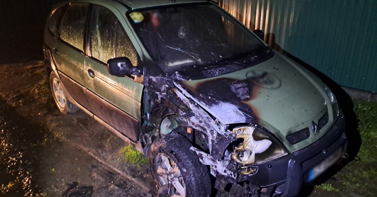 На Житомирщині в ніч на 28 травня підпалили автомобілі військових