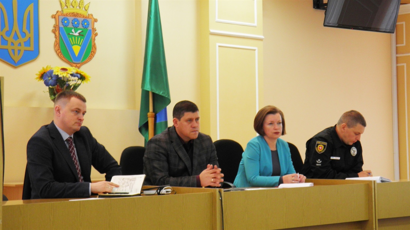 Про що говорили на нараді у Володимирецькій РДА прокурори, поліція, податківці, земельники і лісники