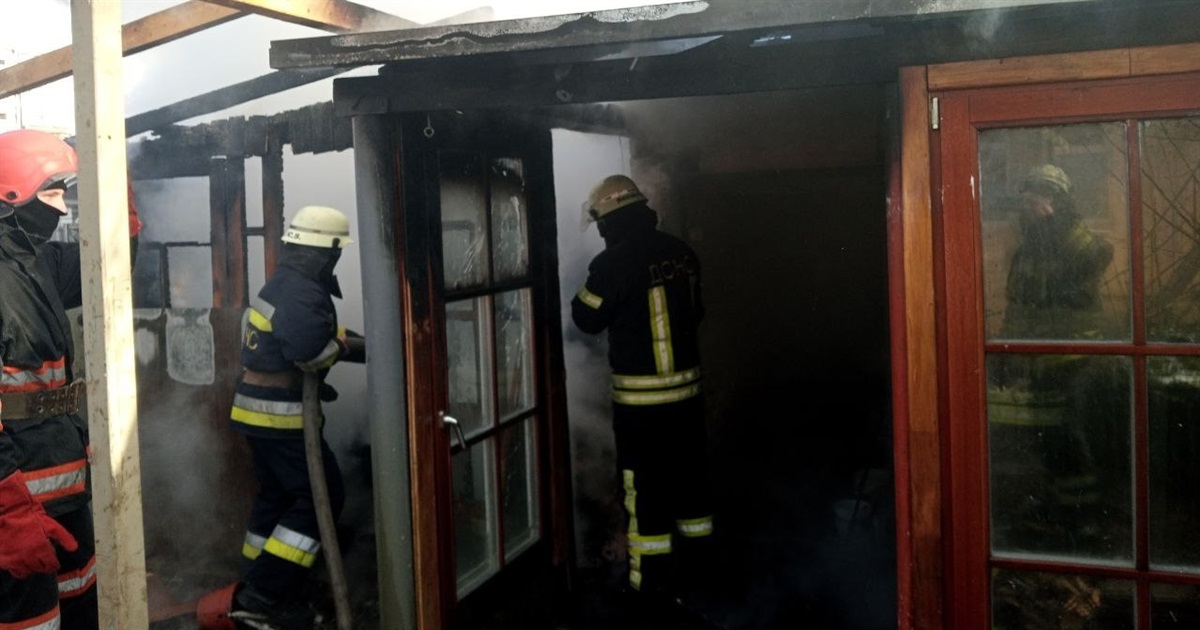 У Переяславі сталася пожежа: у господарчій будівлі згоріли дрова