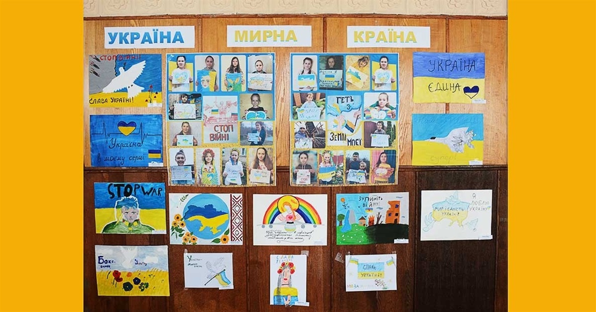 У Кагарлику відкрили виставку дитячих малюнків "Україна - мирна країна!"