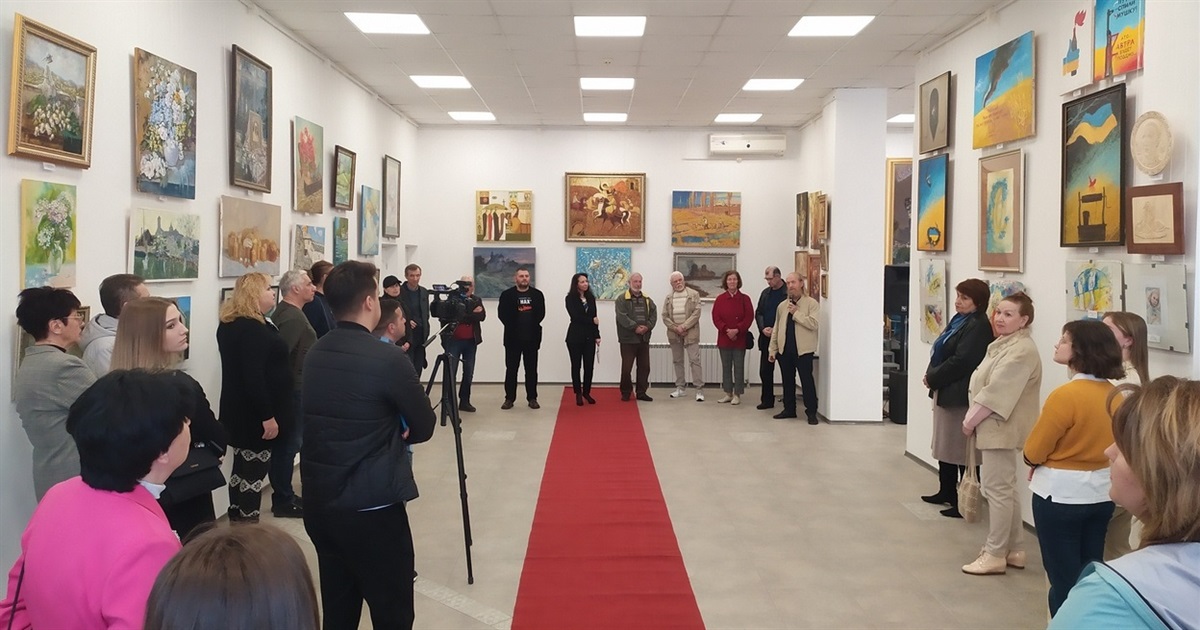 Искусство как оружие против войны: в Измаильской картинной галерее открылась выставка «Благовест»