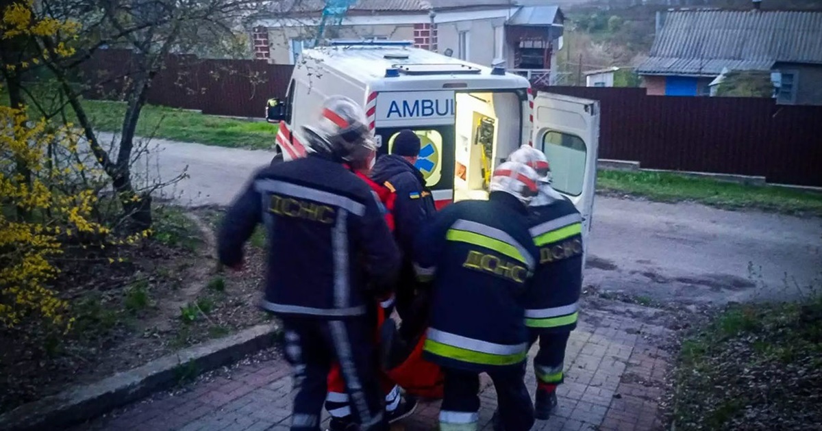 Ржищівські рятувальники допомогли медикам і хворому