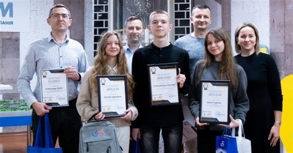 Южноукраїнські ліцеїсти стали призерами конкурсу «Ядерна енергія і світ» та отримали нагороди