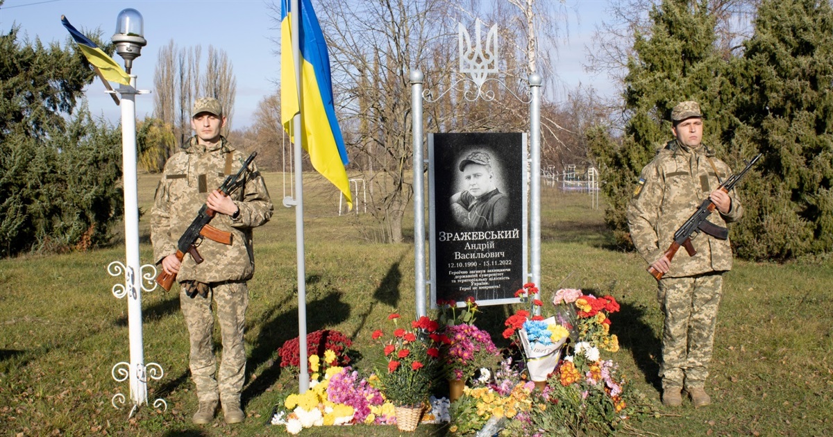 Йому навіки 32… До роковин пам’яті Героя Андрія Зражевського в Улянівці відкрили меморіальну дошку
