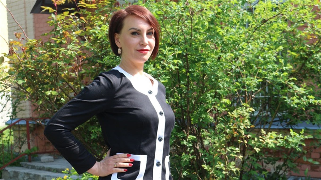 Модні та стильні: Оксана Балясна за класику в одязі та акцент на талії