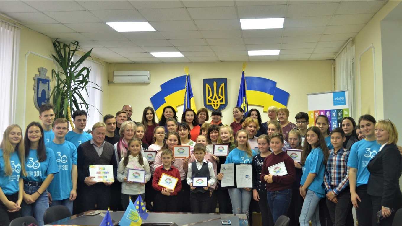 У Біляївці пройшов день молодіжного самоврядування, а мерія підписала з класами шкіл меморандум