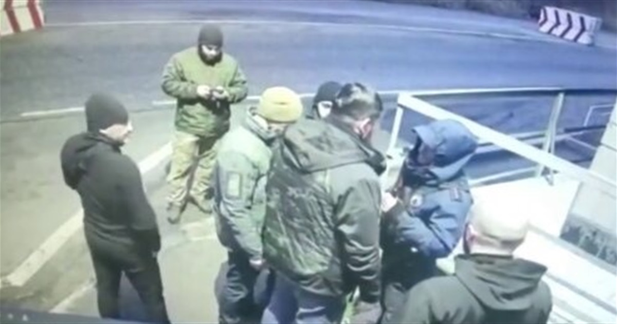 На блокпосту в Донецкой области устроил скандал сам замминистра МВД. Смотрите видео конфликта