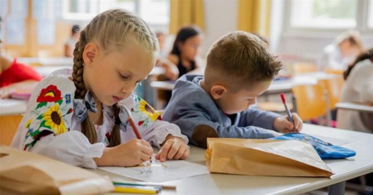 Українські школярі вчитимуться по-новому: яких зміни чекати з 1 вересня