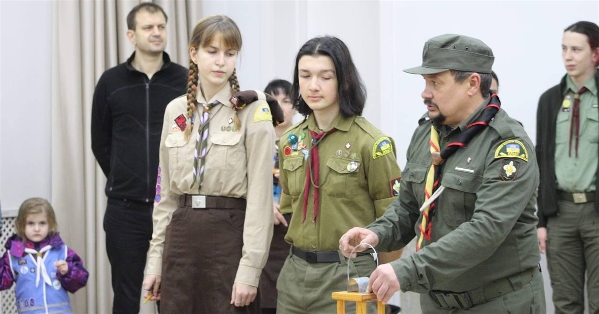 Пластуни привезли у Бучу Вифлеємський вогонь, який зігріє захисників та допоможе в боротьбі з росією