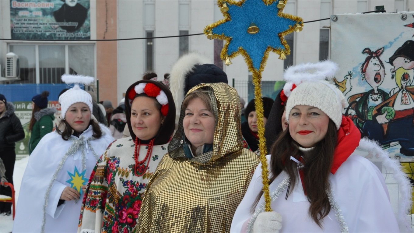 Щедрівки, спортивні розваги та катання на санках: як сватівчани у щедрий вечір відпочивали (відео)