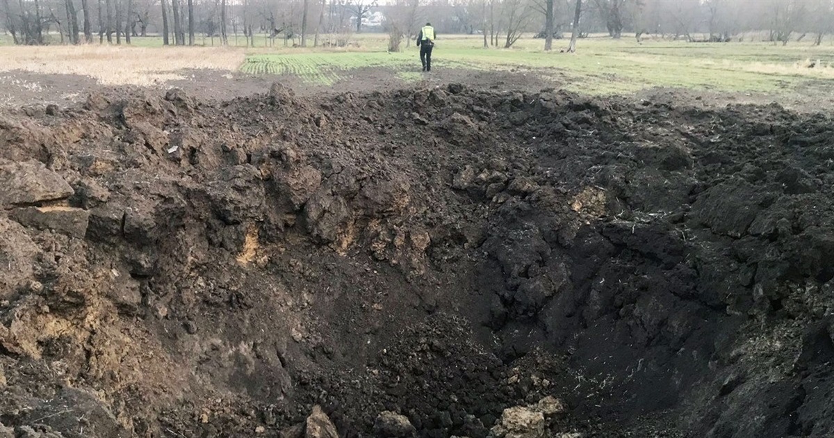Наслідки ворожого обстрілу на Житомирщині: на місці події працюють поліцейські