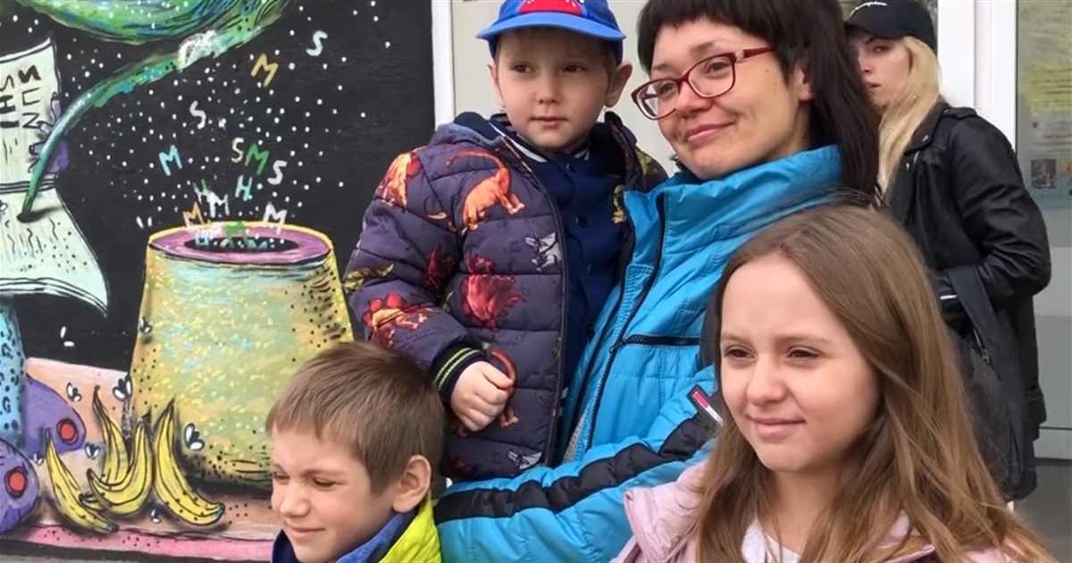 Муж умер на руках, когда его везли в больницу. Теперь я спасаю наших троих детей