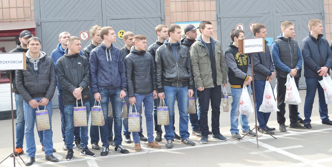З Покровсько-Селидівського військкомату проводжали до армії призовників