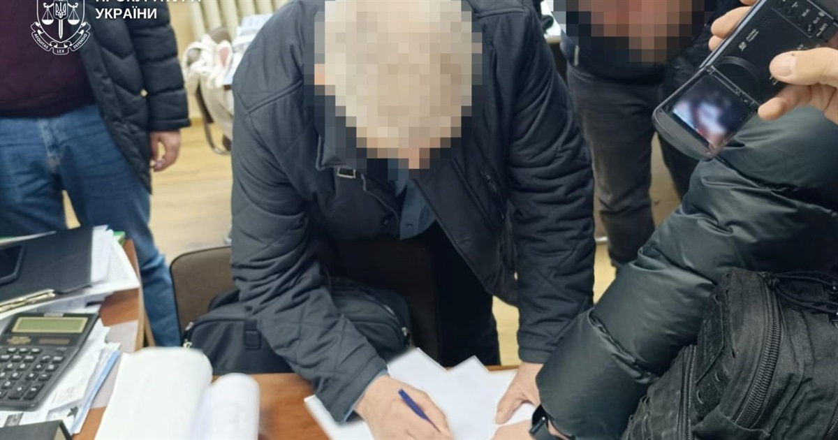 Картон для «Укрпошти» і гроші для Путіна. Директора Рубіжанського комбінату взяли під варту — деталі