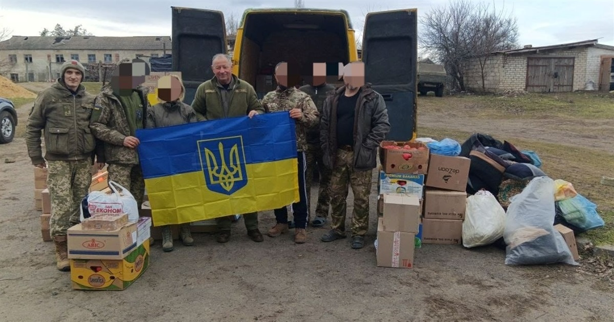 Волонтери та капелани ОЦХВЄ міста Жмеринка передали захисникам подарунки та вручили відзнаки