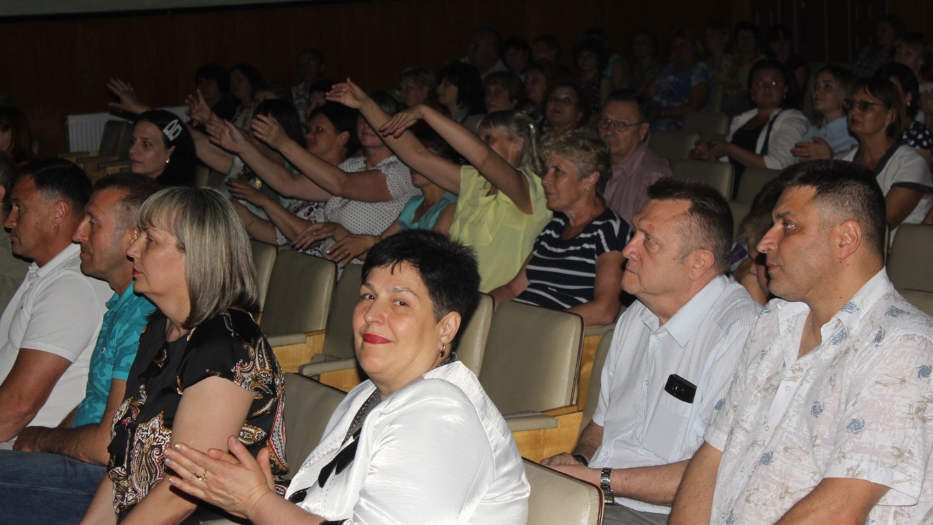 Янголи в білих халатах: в Попасній вітали медичних працівників