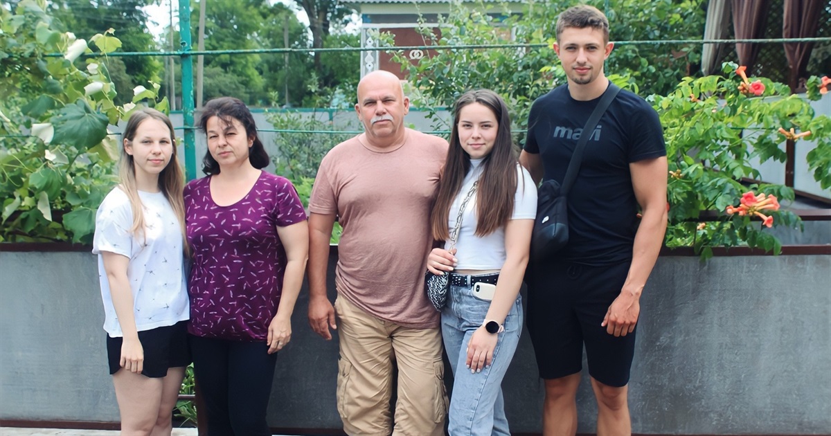 Життя на березі моря, Олешківські піски та рожеві озера. Від цього їх прийшли рятувати «визволителі»