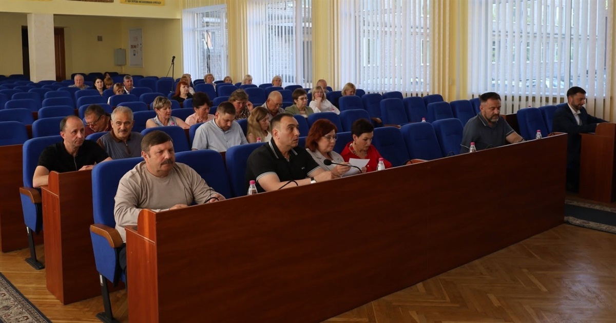 Виконком Звягеля: підготовка до зими, мережа класів у школах, обстеження зелених насаджень