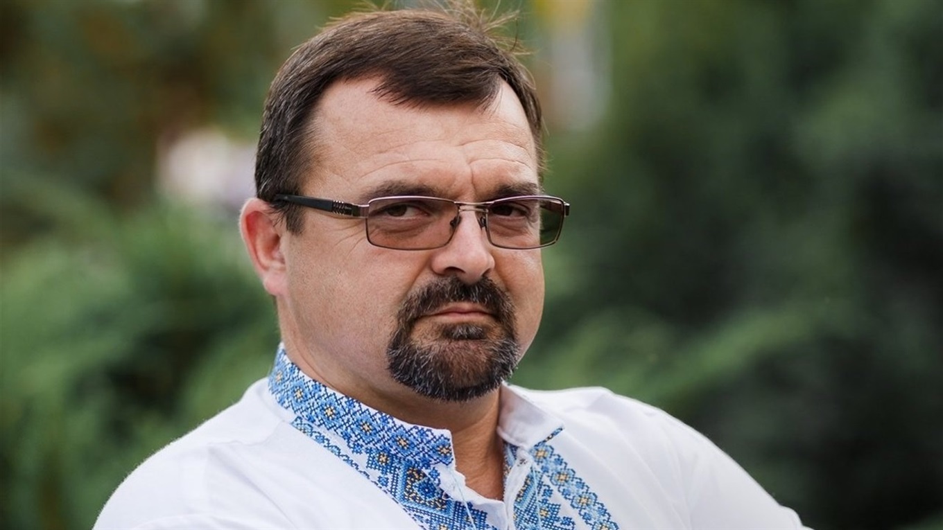 Навіщо вчитель з Базара Віталій Гінда проєктує бджолину працю на суспільство, школу та сім'ю