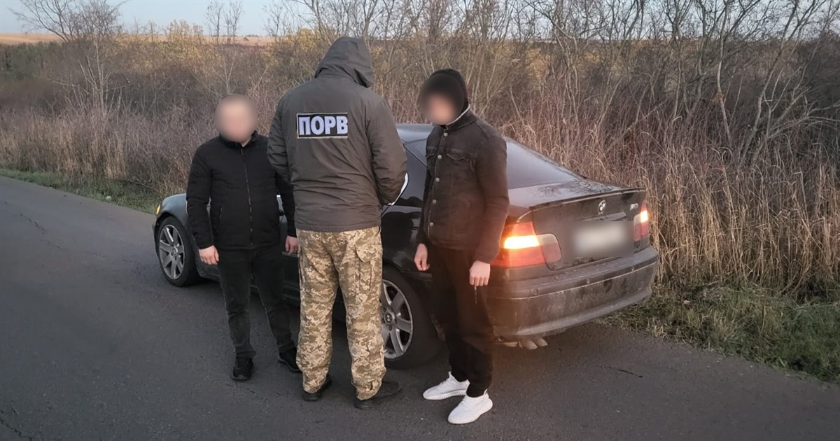 Через лісопосадку на Одещині зловмисники переправляли чоловіків за кордон (ФОТО)