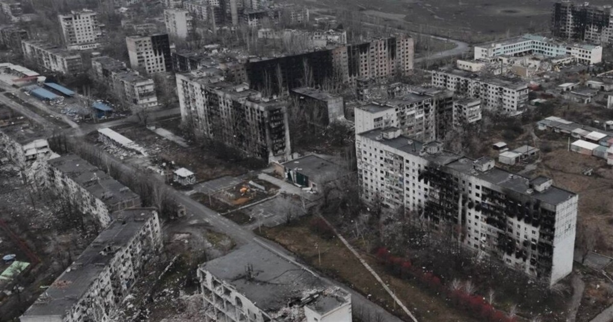 "Ми вже стоїмо на околицях Костянтинівки, за виключенням деяких напрямків". Що відбувається у місті
