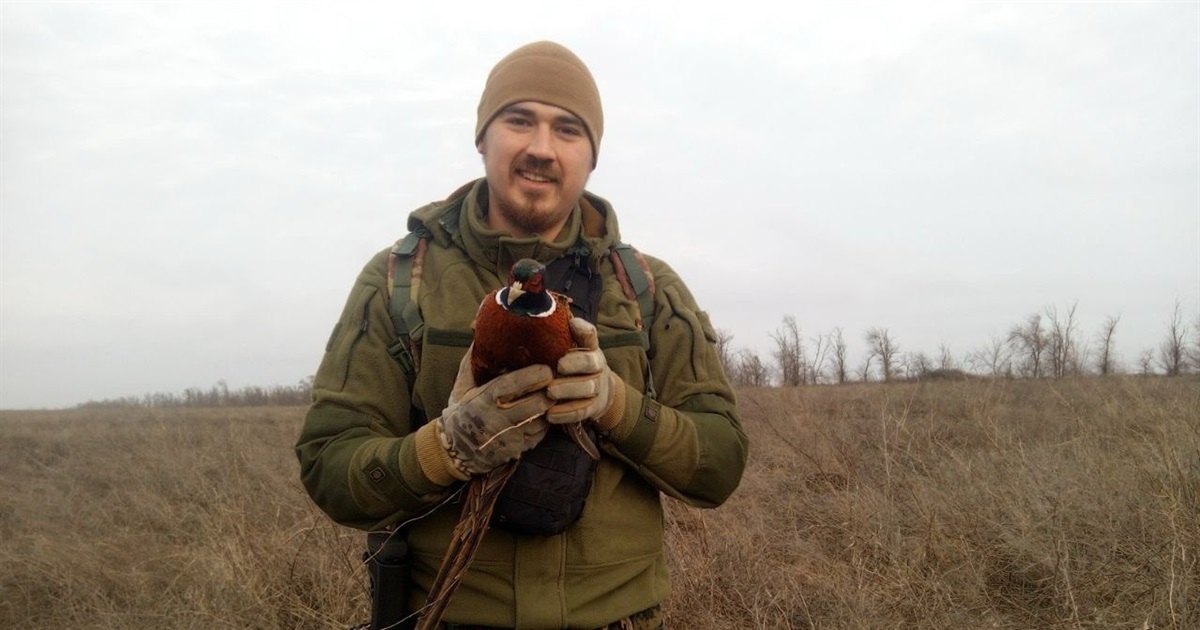 Син просив кремувати, під голову покласти пістолет, у руку — ніж. “Маяк” загинув у бою за Маріуполь