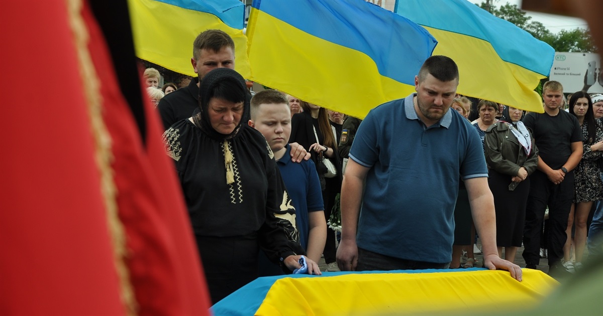 Сарненська громада прощалася з сержантом ЗСУ Анатолієм Олішевком