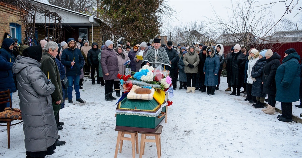 Змінив свій кулемет на ангельські крила - у Переселенні попрощалися із воїном Олександром Лісовим