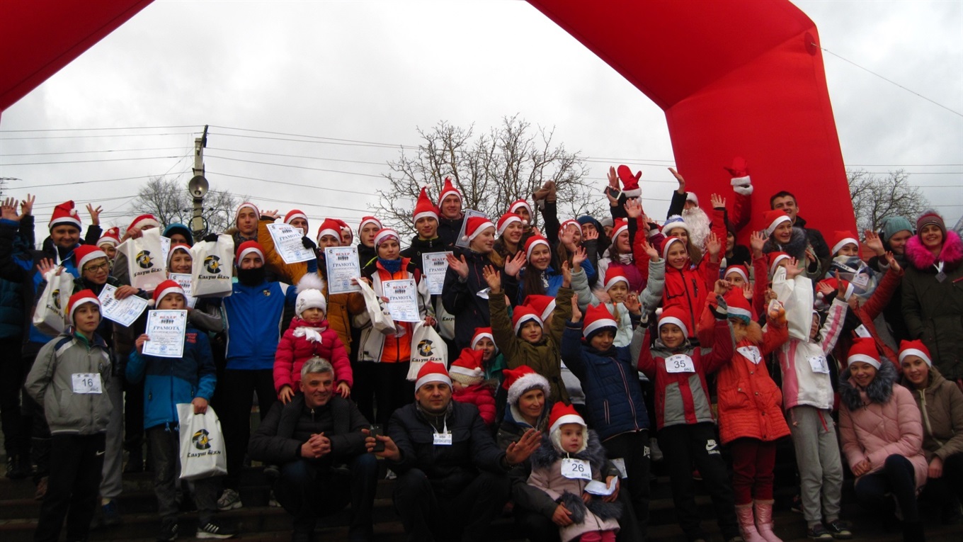 Забіг «Run up»: 150 людей і всі у новорічних шапках