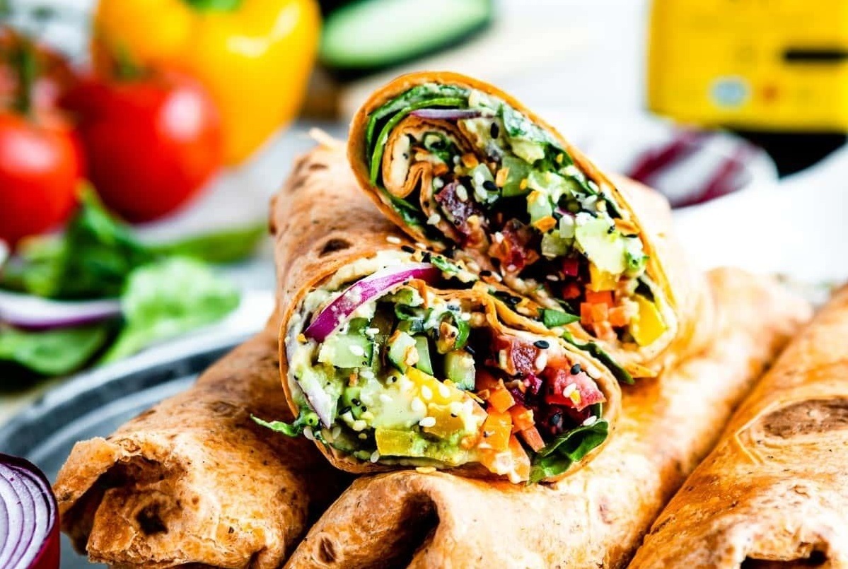 Лаваш-рол з хумусом і овочами